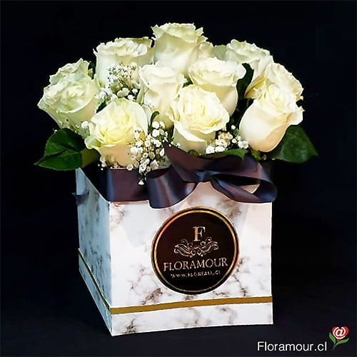 Caja cubo con 16 rosas blancas para enviar a domicilio