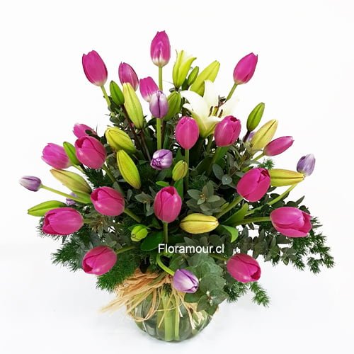 Florero con tulipanes y lilums
