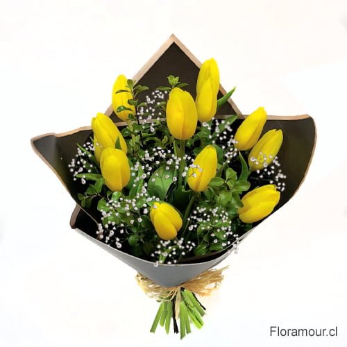 Ramo de tulipanes amarillos con atado de raffia