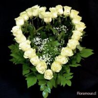 White Heart Arreglo Corazón de Rosas